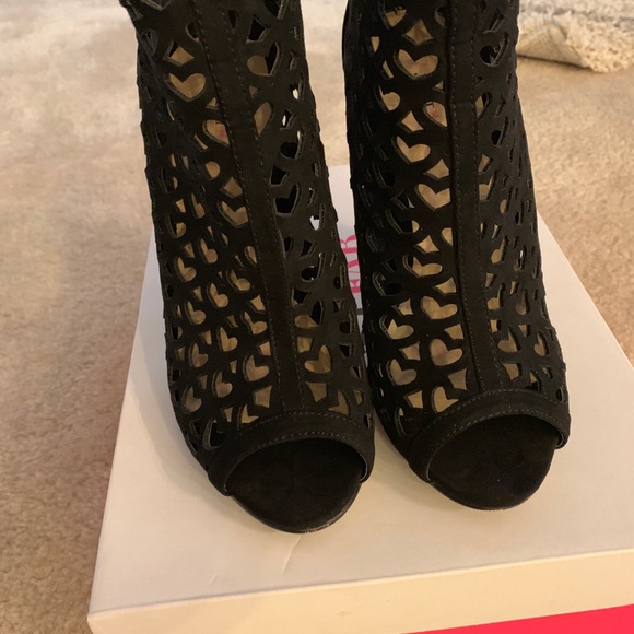 Faux Suede Hearts Booties Gently pre-loved - Picture 2 of 7